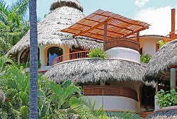 Las Garcetas beachfront vacation rental in the Las Hamacas complex on Sayulita's north side