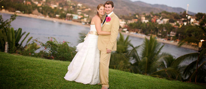 Wedding couple in Sayulita